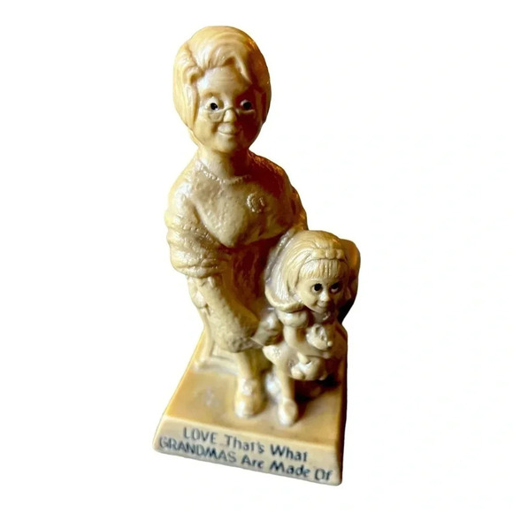Vintage W & R Berries 1971 Statue “LOVE that’s What Grandma Are Made Of” #5 - Picture 1 of 10